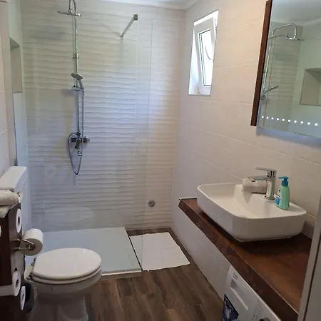 Petra Apartment Kampor